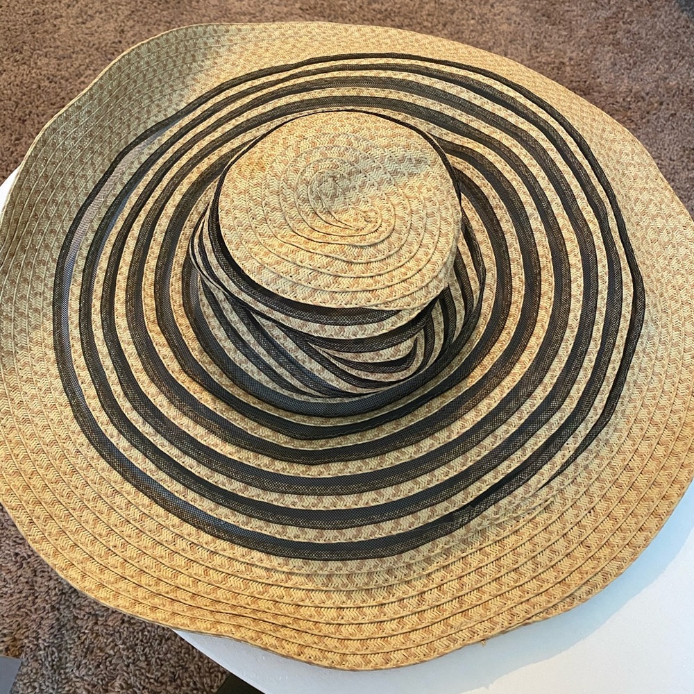 Calvin Klein beach hat